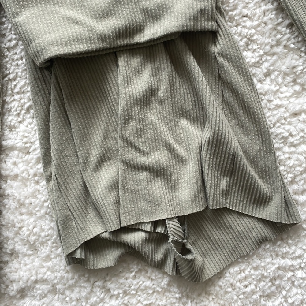 Urban Outfitters Ribbed Long Sleeve Jumpsuit in Olive - Picture 3 of 5